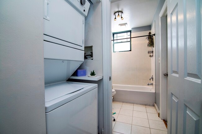 Building Photo - 1144 W Pratt Blvd