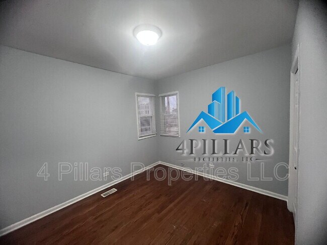 Building Photo - 403 Kenwood St