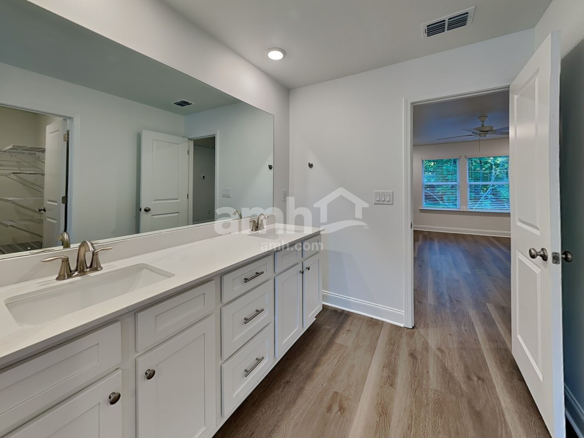 Building Photo - 910 Carnelian Ln