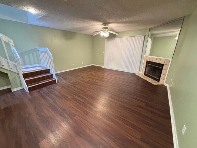 Building Photo - 2BR/2.5BA Townhome with In-Unit Laundry, Fenced Backyard, Garage, & Fireplace! Move-In Ready! Pri...