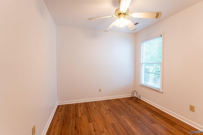 Building Photo - 236 Shadowbrook Ln NE