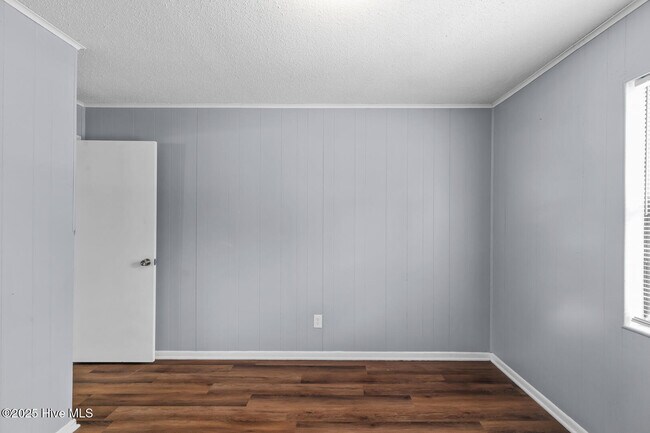 Building Photo - 107 Ravenwood Dr