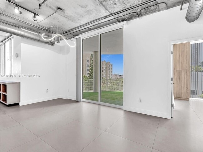 Building Photo - 444 NE 30th St