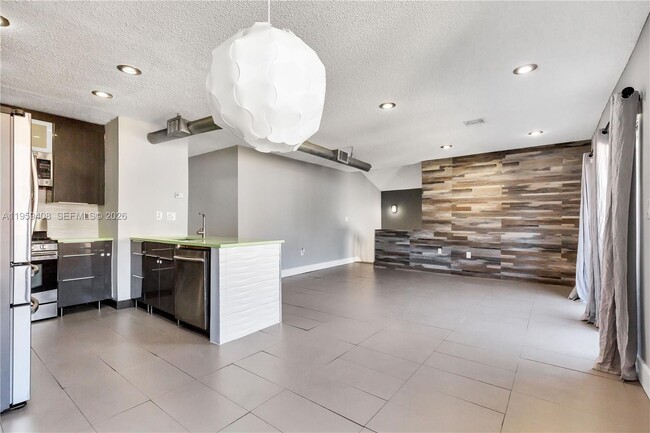 Building Photo - 10639 SW 113th Pl