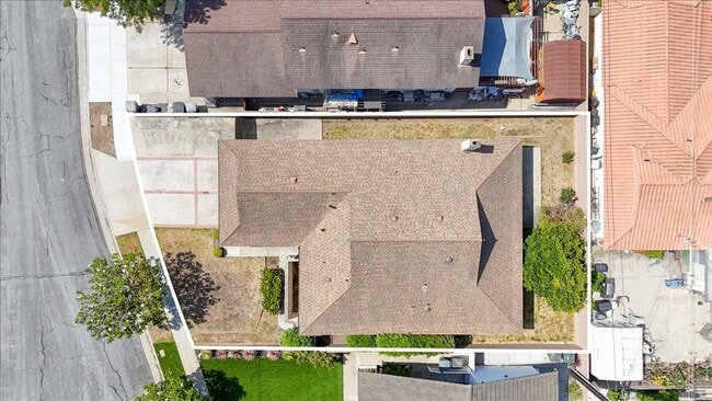 Building Photo - Beautiful Torrance Home