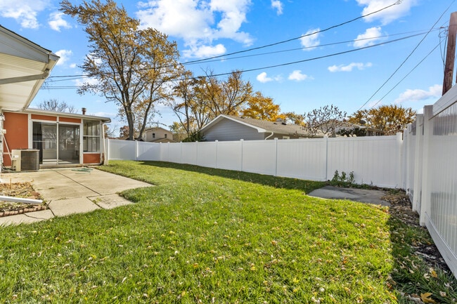 Building Photo - 601 Hillcrest Blvd