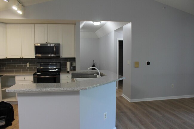 Building Photo - 7774 Essex Gate Dr