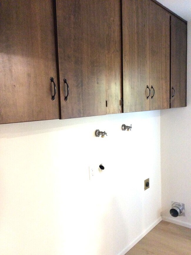 Building Photo - Kemper