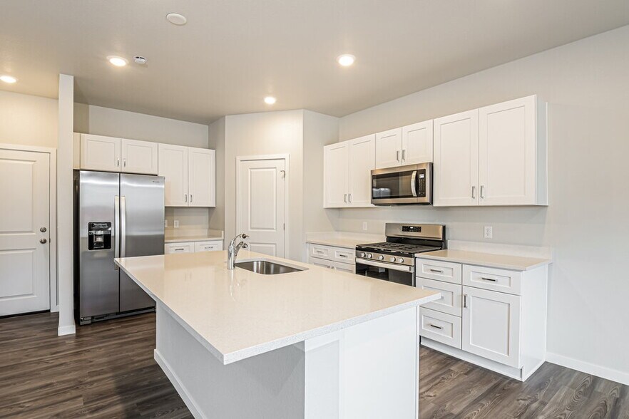 Building Photo - 2186 Flower Blossom Ave