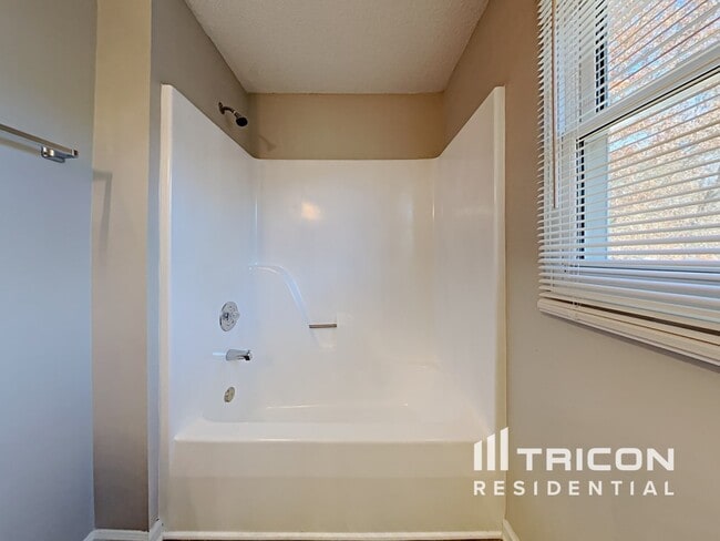 Building Photo - 3701 Broad Oak Dr