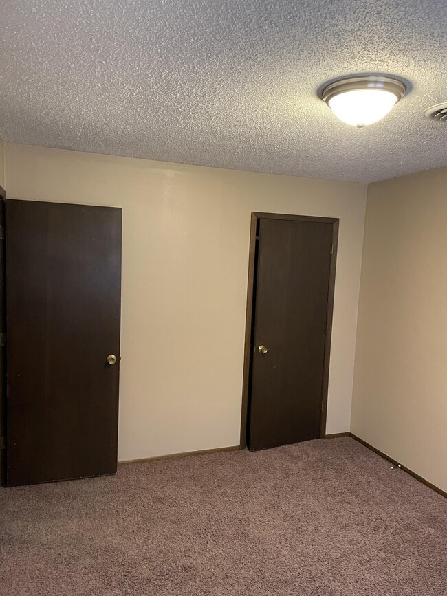 Building Photo - 5923 Paradise Ln