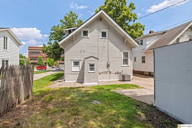 Building Photo - 823 N H St