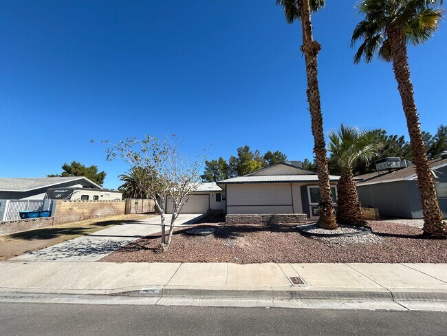 Building Photo - Upgraded Single Story Home No HOA!