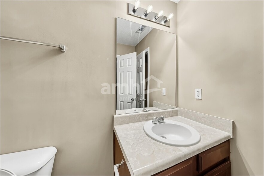 Building Photo - 369 Hidden Creek Ln