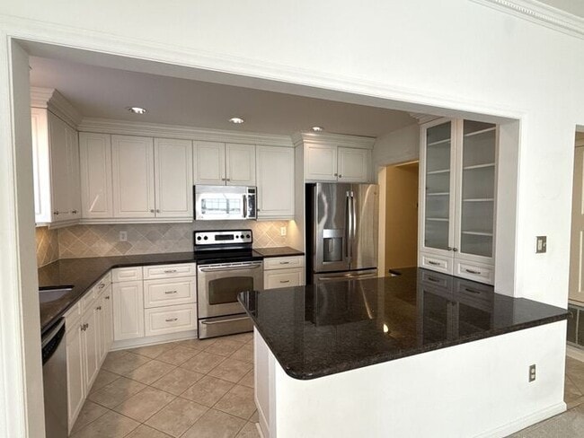 Building Photo - King John Condos