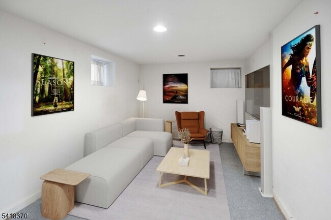 Building Photo - 32 Edgewood Rd