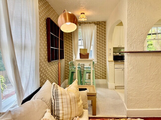 Building Photo - 446 27th St