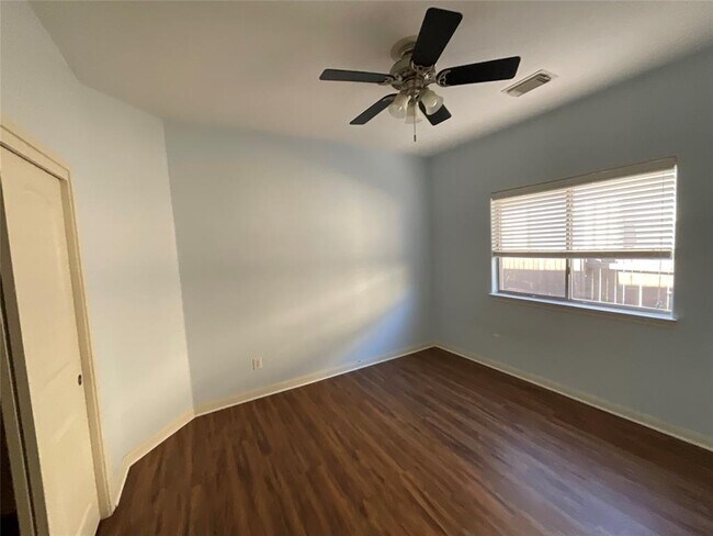 Building Photo - 303 Steer Acres Ct