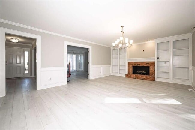 Building Photo - 151 Lakeside Dr NW