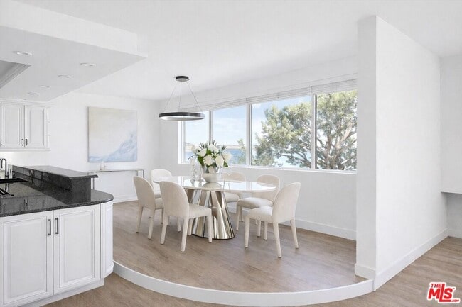 Building Photo - 17366 Sunset Blvd