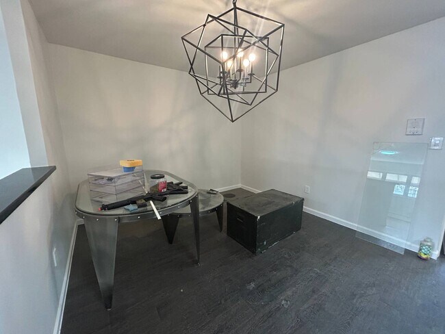 Building Photo - 1902 Barnes Ave