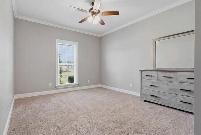 Building Photo - 128 Thistledown Dr