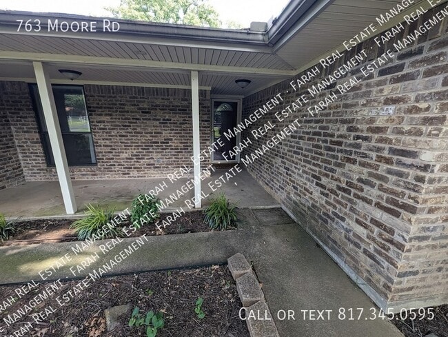Building Photo - 763 Moore Rd