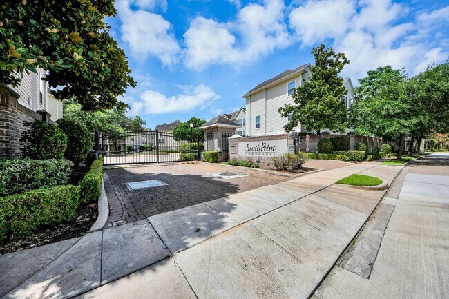 Building Photo - 3001 Murworth Dr