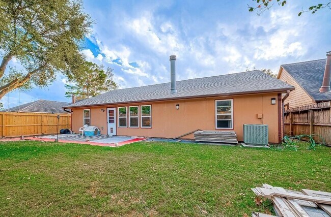 Building Photo - 410 Forest Hills Dr