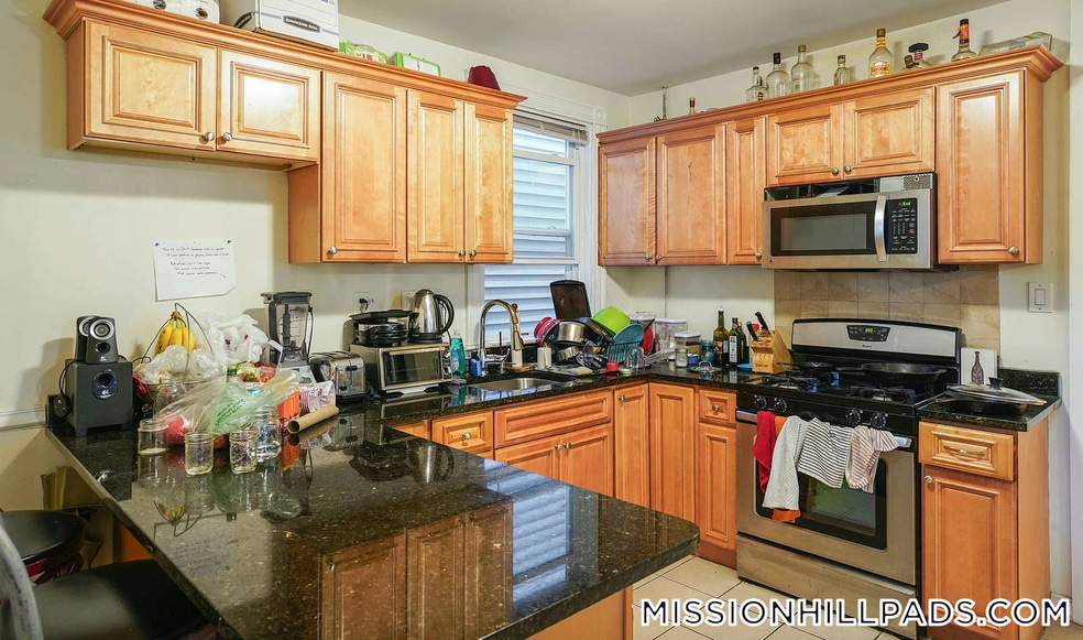 Building Photo - 13 Sachem St