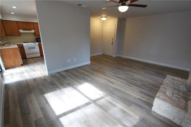 Building Photo - 6505 Columbia Oaks Ct