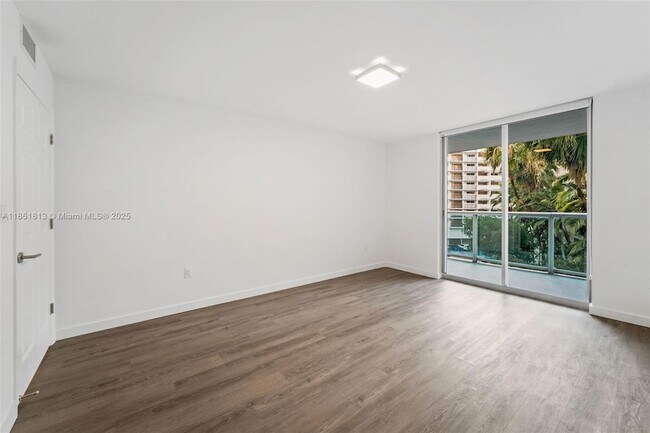 Building Photo - 1500 Bay Rd
