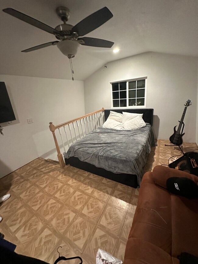 Building Photo - 419 E Easton St