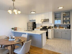 Building Photo - 325 E Stocker St