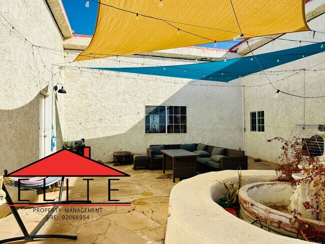 Building Photo - AVAILABLE NOW!!