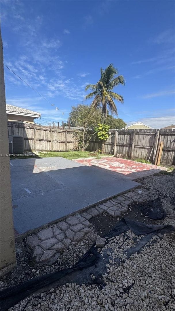 Building Photo - 915 SE 13th Rd