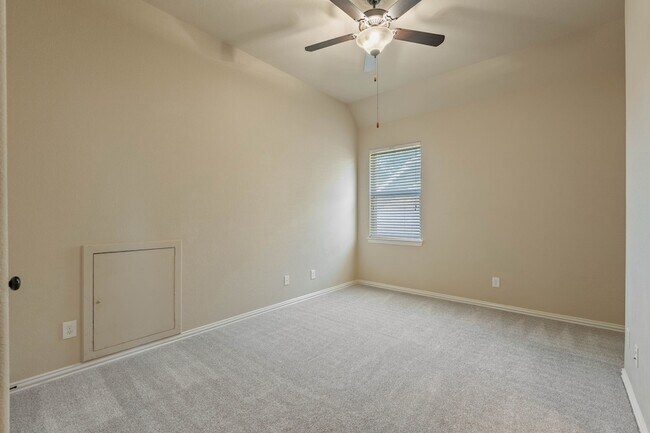 Building Photo - 166 Lindenberry Cir