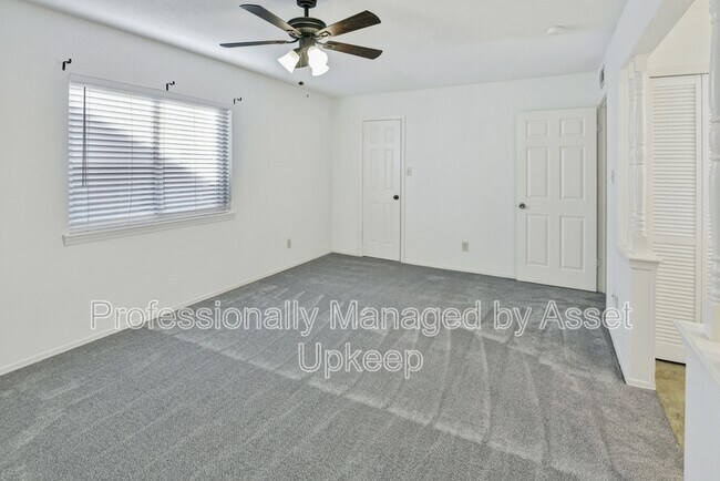 Building Photo - 1306 Clearview Dr