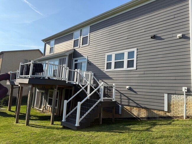 Building Photo - 8739 Cedar Brook St