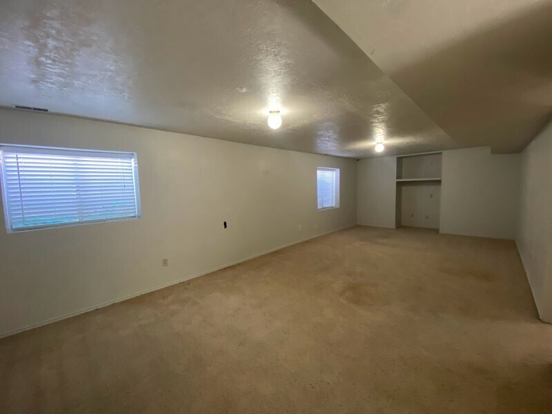 Building Photo - 538 Heather Rd