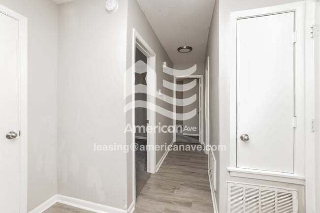 Building Photo - 457 Pemberton Dr