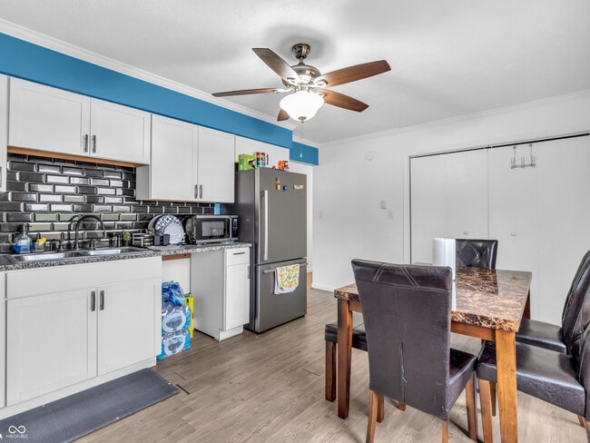 Building Photo - 12386 S Hillview Dr