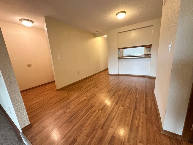 Building Photo - Ideal 2 Bedroom 2 Bathroom Lower Level Unit - Backs to Beautiful Greenspace!
