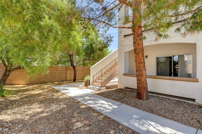 Building Photo - 5650 E Sahara Ave