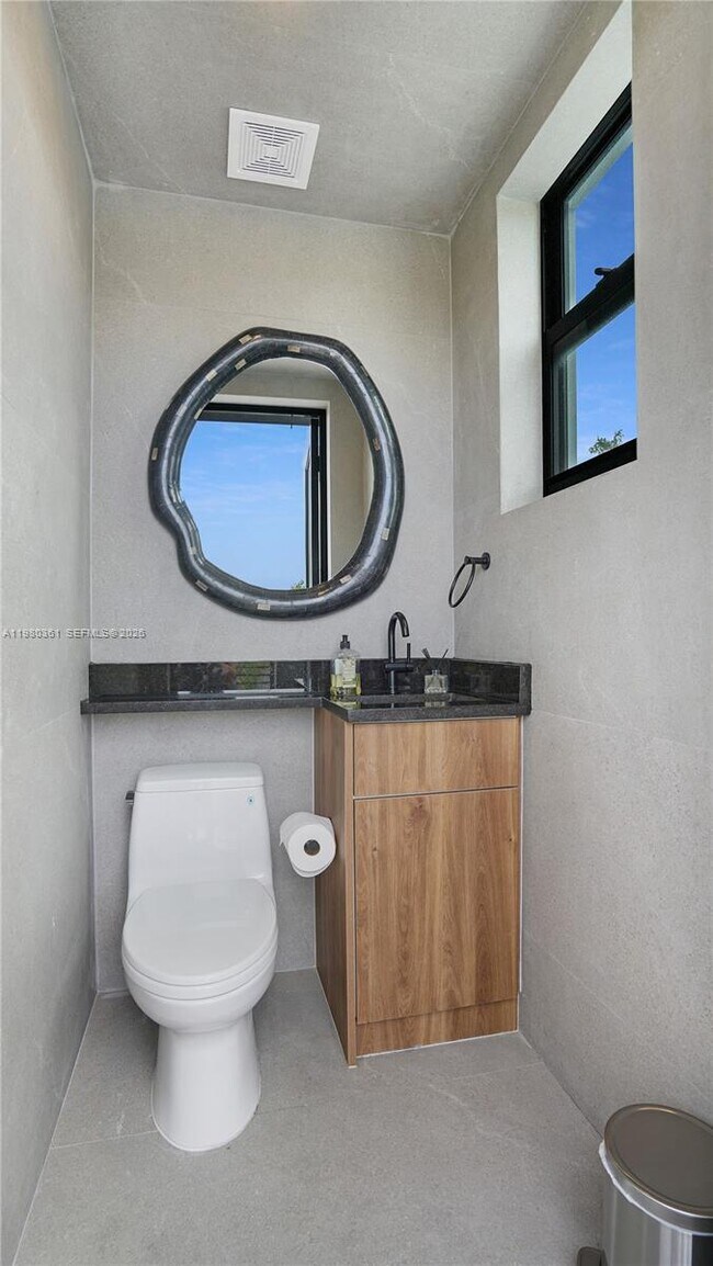 Building Photo - 3075 Mary St