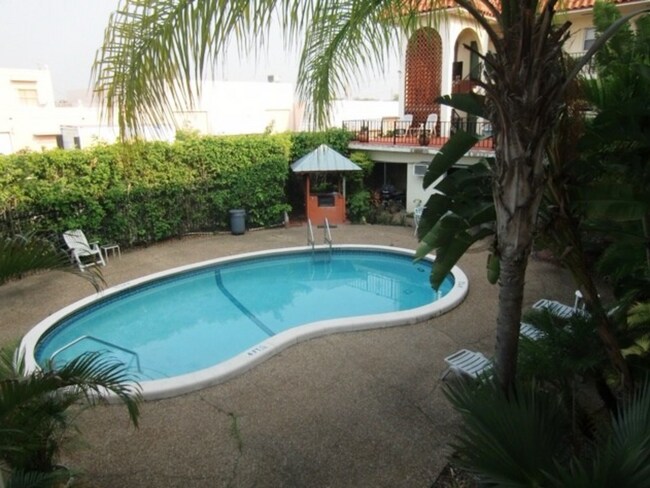 Building Photo - 1100 NE 9th Ave