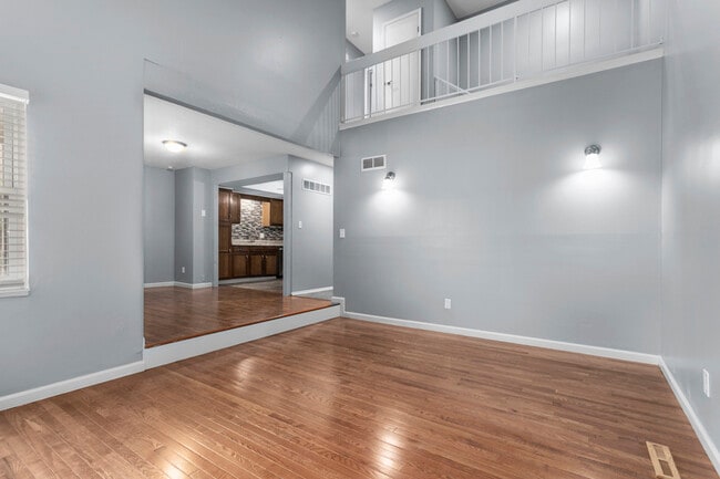 Building Photo - 561 NW Valleybrook Rd