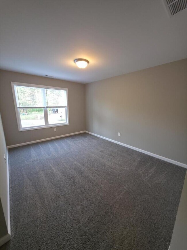 Building Photo - 480 Candlestick Dr