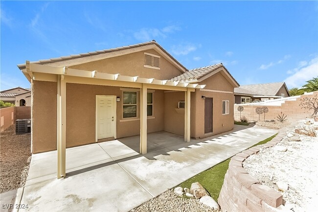 Building Photo - 820 Vegas Palm Ave