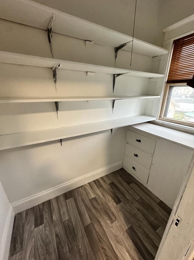 Building Photo - 612 7th St